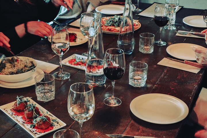 Un tour gastronómico guiado a pie en Kelowna, Canadá, con cocina local y sitios culturales, foto 28 | wizardtrip