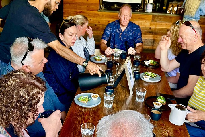 Un tour gastronómico guiado a pie en Kelowna, Canadá, con cocina local y sitios culturales, foto 46 | wizardtrip
