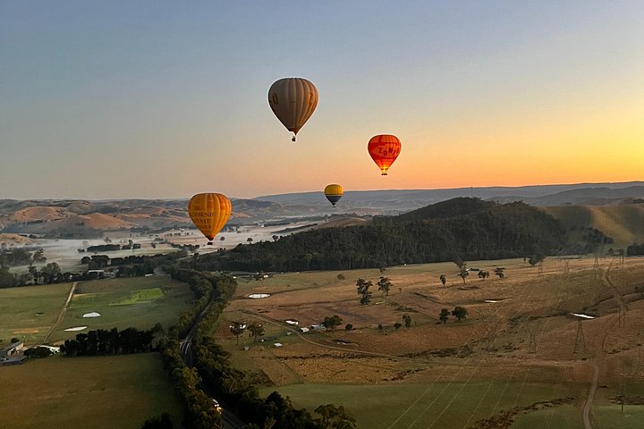 Volo in mongolfiera all'alba sopra i vigneti della Yarra Valley, Melbourne, Australia, foto 8 | wizardtrip