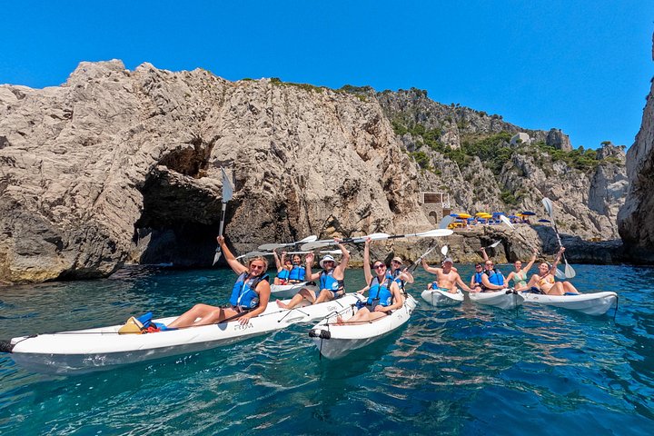 Tour in kayak alla scoperta delle grotte marine, spiagge e calette di Capri con splendidi panorami costieri, foto 12 | wizardtrip