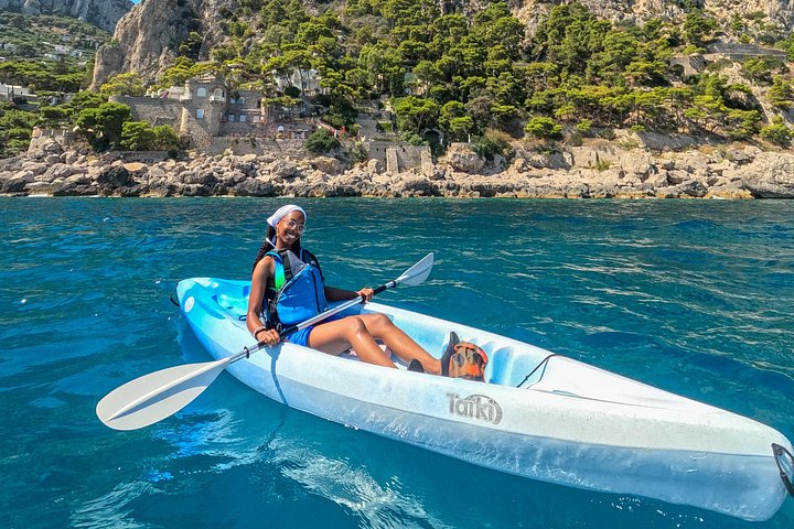 Tour in kayak alla scoperta delle grotte marine, spiagge e calette di Capri con splendidi panorami costieri, foto 33 | wizardtrip