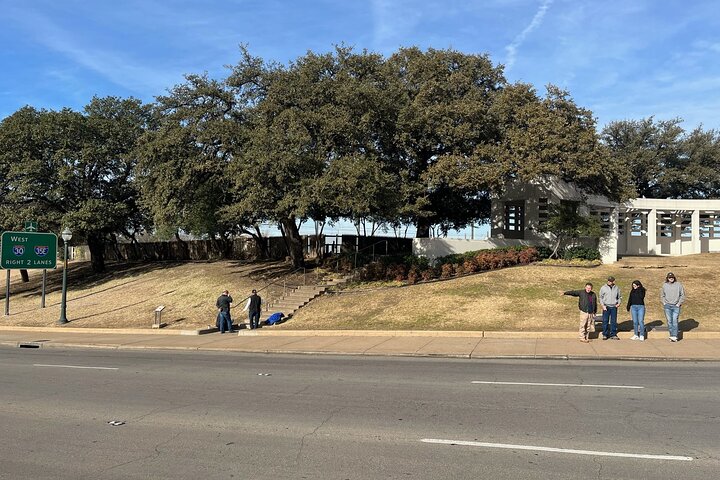Visita guiada de elétrico JFK em Dallas, cobrindo Dealey Plaza e locais do assassinato, foto 15 | wizardtrip