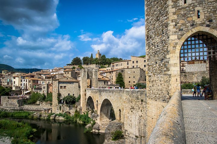 Excursion médiévale en petit groupe depuis Barcelone | wizardtrip