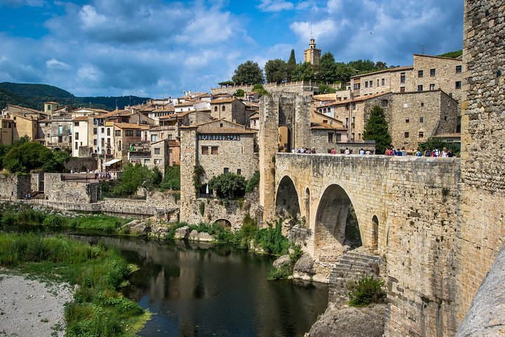 Explora pueblos medievales catalanes como Besalú y Rupit en una excursión de un día desde Barcelona, foto 6 | wizardtrip