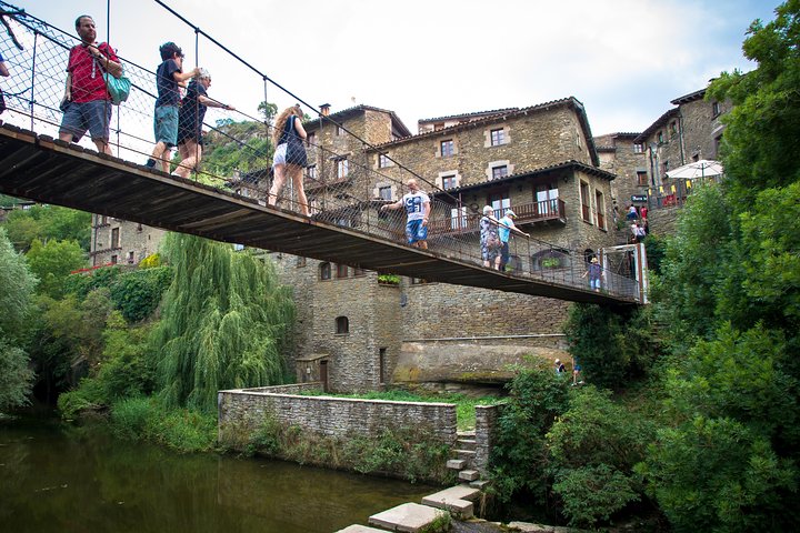 Explora pueblos medievales catalanes como Besalú y Rupit en una excursión de un día desde Barcelona, foto 12 | wizardtrip
