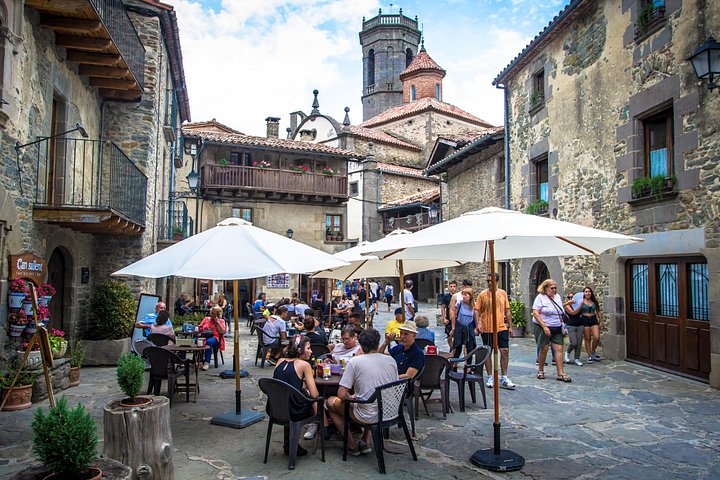 Explora pueblos medievales catalanes como Besalú y Rupit en una excursión de un día desde Barcelona, foto 13 | wizardtrip