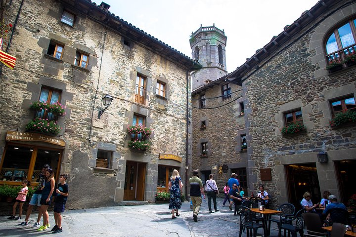 Explora pueblos medievales catalanes como Besalú y Rupit en una excursión de un día desde Barcelona, foto 14 | wizardtrip