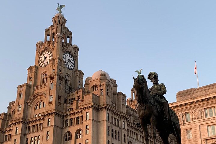 Un tour guiado a pie explorando los monumentos históricos, sitios culturales y el vibrante paseo marítimo de Liverpool, foto 7 | wizardtrip