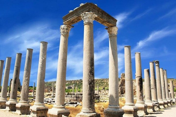 Excursion d'une journée explorant des ruines antiques comme Perge et Aspendos, la ville de Side et la cascade de Manavgat près d'Antalya, en Turquie, photo 10 | wizardtrip