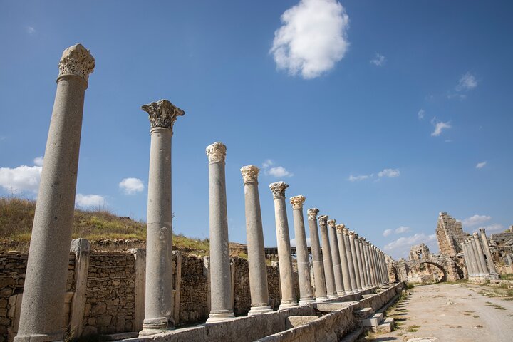 Excursion d'une journée explorant des ruines antiques comme Perge et Aspendos, la ville de Side et la cascade de Manavgat près d'Antalya, en Turquie, photo 11 | wizardtrip