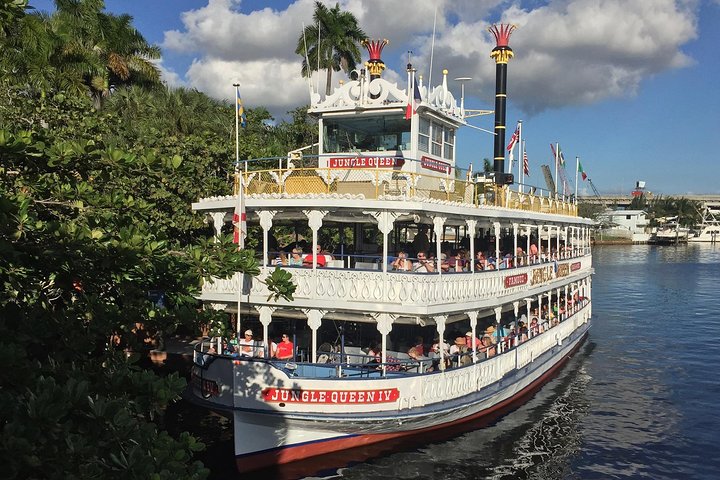 Jungle Queen Riverboat 90-Minute Narrated Sightseeing Cruise in Fort Lauderdale | wizardtrip