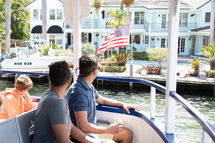 Guidad sightseeingkryssning på Jungle Queen Riverboat i Fort Lauderdale, med herrgårdar och yachter, foto 7 | wizardtrip