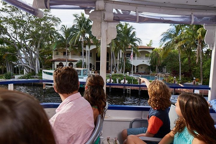 Guidad sightseeingkryssning på Jungle Queen Riverboat i Fort Lauderdale, med herrgårdar och yachter, foto 8 | wizardtrip