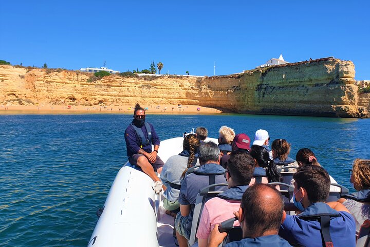 Boottocht die de Benagil grotten verkent en dolfijnen spot langs de kust van de Algarve vanuit Albufeira, foto 6 | wizardtrip