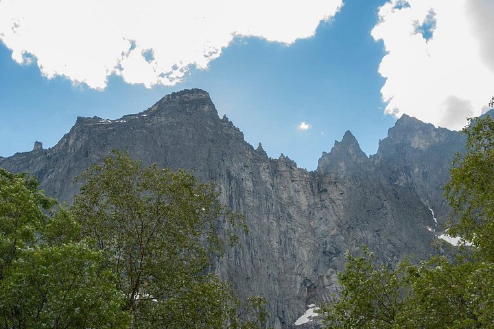 Schilderachtige bustour door Noorse fjorden, bergen en langs watervallen zoals Trollstigen en Trollveggen, foto 8 | wizardtrip