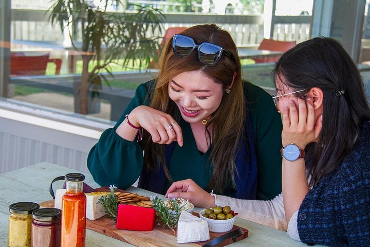 Eine malerische Tour durch das Yarra Valley mit Weinprobe, Käseplatten, Gin, Pizza und Schokolade, Foto 8 | wizardtrip