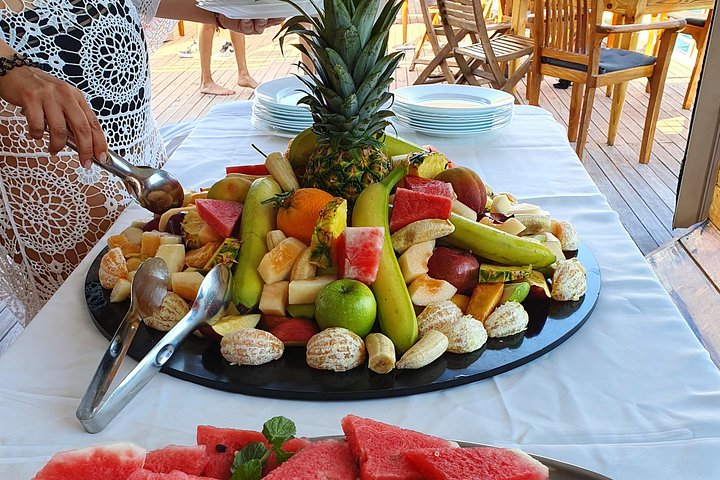 Desfrute de um cruzeiro de churrasco com tudo incluído de meio dia no iate Wave Dancer em Pafos, Chipre, foto 8 | wizardtrip