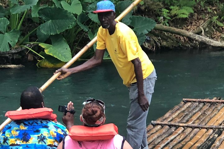Goditi una serena esperienza di rafting su bambù sul fiume Martha Brae in Giamaica, immerso nella natura, foto 6 | wizardtrip