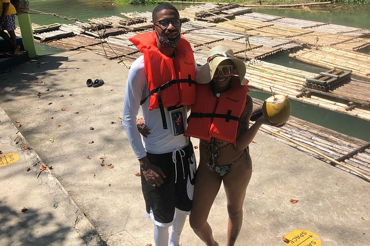 Goditi una serena esperienza di rafting su bambù sul fiume Martha Brae in Giamaica, immerso nella natura, foto 12 | wizardtrip