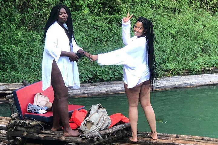 Goditi una serena esperienza di rafting su bambù sul fiume Martha Brae in Giamaica, immerso nella natura, foto 13 | wizardtrip