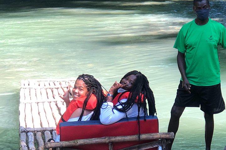 Goditi una serena esperienza di rafting su bambù sul fiume Martha Brae in Giamaica, immerso nella natura, foto 15 | wizardtrip