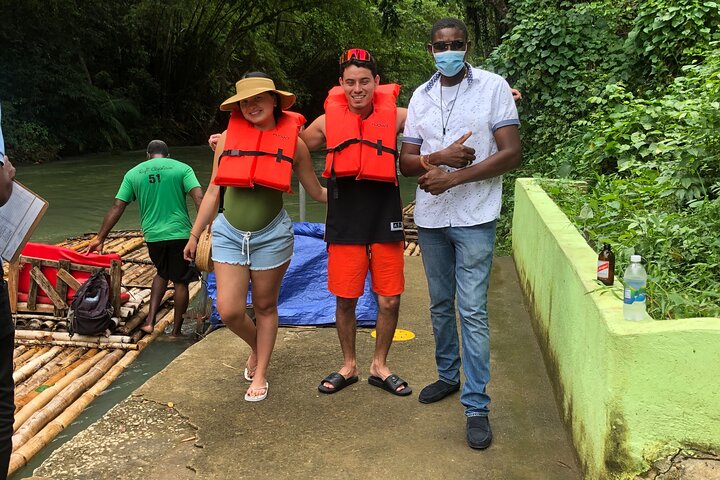 Goditi una serena esperienza di rafting su bambù sul fiume Martha Brae in Giamaica, immerso nella natura, foto 18 | wizardtrip