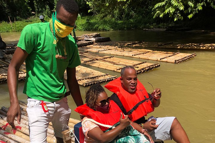 Goditi una serena esperienza di rafting su bambù sul fiume Martha Brae in Giamaica, immerso nella natura, foto 19 | wizardtrip