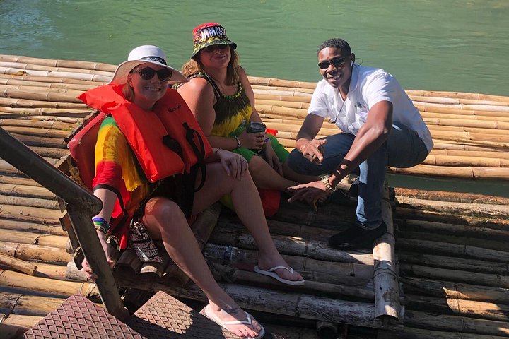 Goditi una serena esperienza di rafting su bambù sul fiume Martha Brae in Giamaica, immerso nella natura, foto 20 | wizardtrip