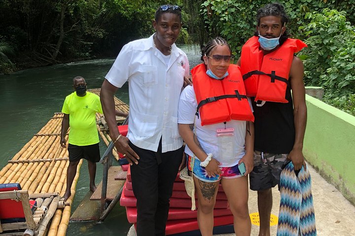 Goditi una serena esperienza di rafting su bambù sul fiume Martha Brae in Giamaica, immerso nella natura, foto 21 | wizardtrip
