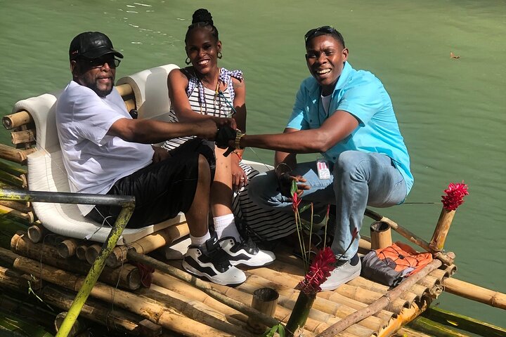 Goditi una serena esperienza di rafting su bambù sul fiume Martha Brae in Giamaica, immerso nella natura, foto 24 | wizardtrip