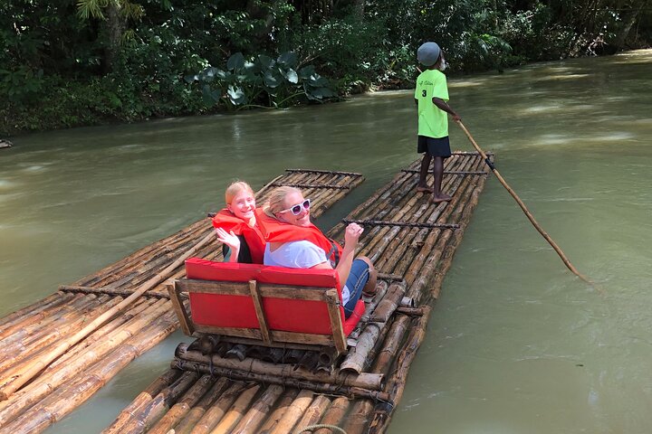 Goditi una serena esperienza di rafting su bambù sul fiume Martha Brae in Giamaica, immerso nella natura, foto 28 | wizardtrip