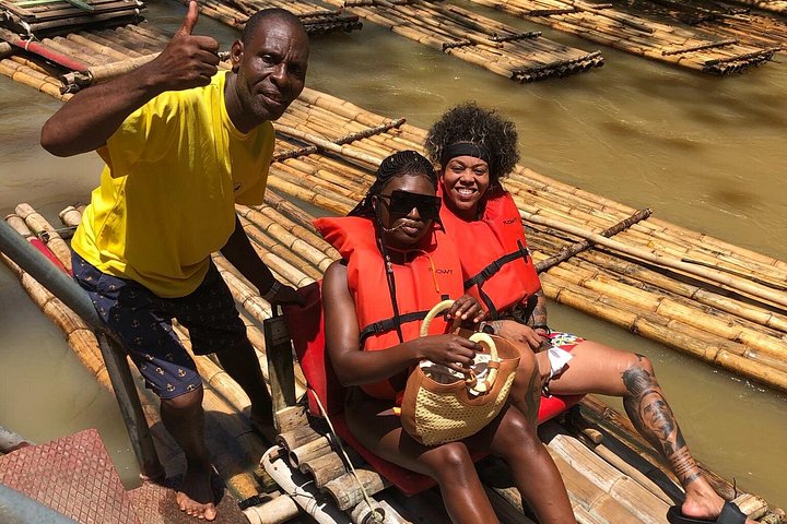 Goditi una serena esperienza di rafting su bambù sul fiume Martha Brae in Giamaica, immerso nella natura, foto 33 | wizardtrip