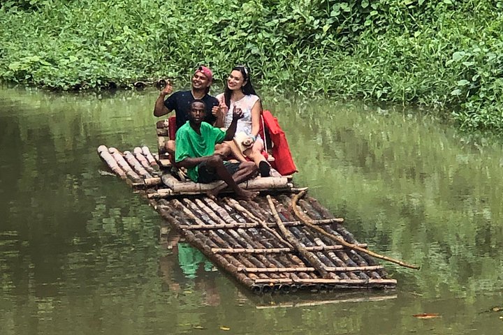 Goditi una serena esperienza di rafting su bambù sul fiume Martha Brae in Giamaica, immerso nella natura, foto 34 | wizardtrip