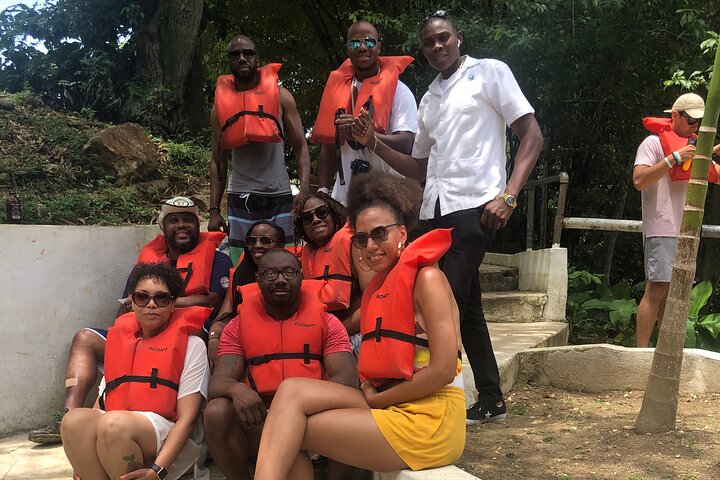 Goditi una serena esperienza di rafting su bambù sul fiume Martha Brae in Giamaica, immerso nella natura, foto 39 | wizardtrip