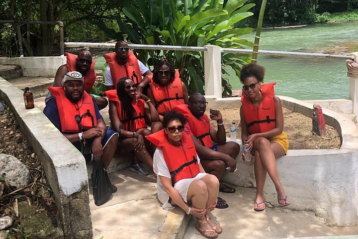 Goditi una serena esperienza di rafting su bambù sul fiume Martha Brae in Giamaica, immerso nella natura, foto 40 | wizardtrip