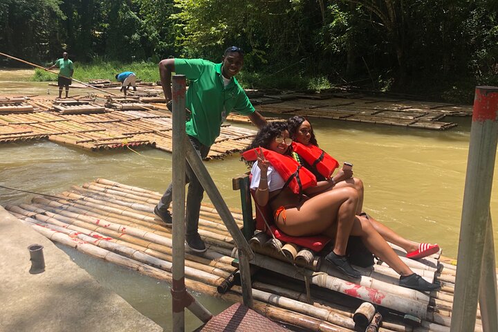 Goditi una serena esperienza di rafting su bambù sul fiume Martha Brae in Giamaica, immerso nella natura, foto 47 | wizardtrip