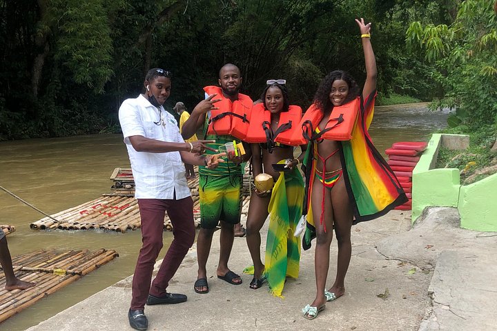 Goditi una serena esperienza di rafting su bambù sul fiume Martha Brae in Giamaica, immerso nella natura, foto 55 | wizardtrip