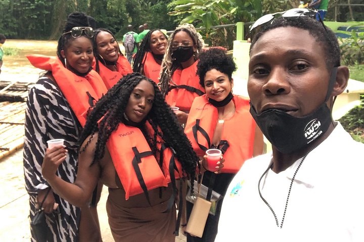 Goditi una serena esperienza di rafting su bambù sul fiume Martha Brae in Giamaica, immerso nella natura, foto 56 | wizardtrip
