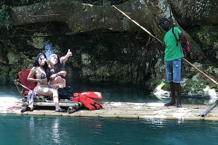 Goditi una serena esperienza di rafting su bambù sul fiume Martha Brae in Giamaica, immerso nella natura, foto 58 | wizardtrip