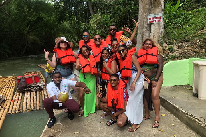 Goditi una serena esperienza di rafting su bambù sul fiume Martha Brae in Giamaica, immerso nella natura, foto 59 | wizardtrip