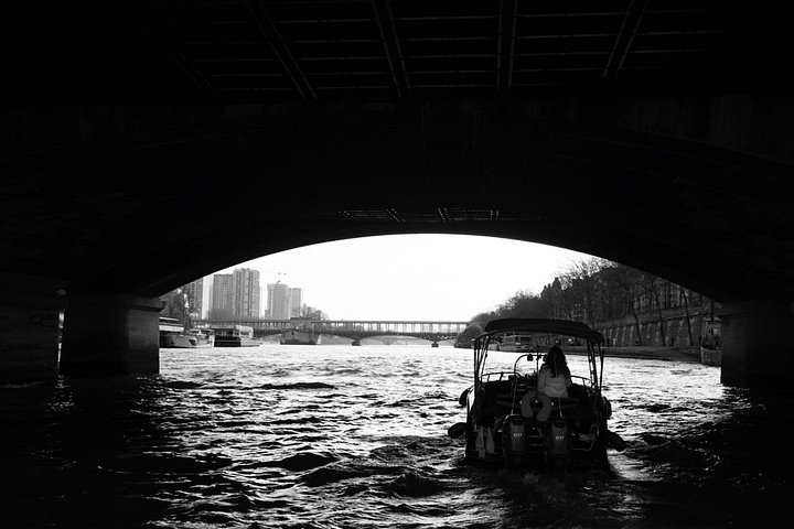 Cruzeiro privado no Sena em Paris com Champagne, oferecendo vistas da Torre Eiffel e de Notre Dame, foto 6 | wizardtrip