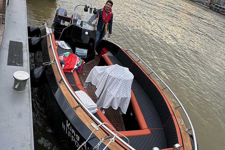 Cruzeiro privado no Sena em Paris com Champagne, oferecendo vistas da Torre Eiffel e de Notre Dame, foto 14 | wizardtrip