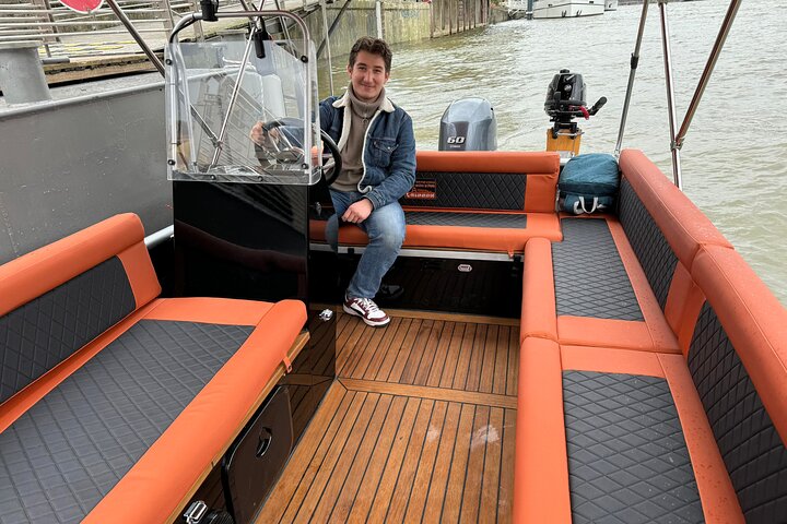 Cruzeiro privado no Sena em Paris com Champagne, oferecendo vistas da Torre Eiffel e de Notre Dame, foto 15 | wizardtrip