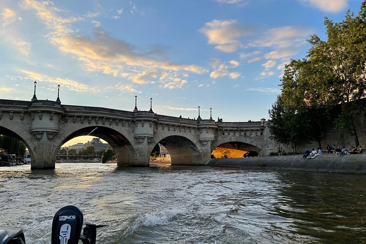 Cruzeiro privado no Sena em Paris com Champagne, oferecendo vistas da Torre Eiffel e de Notre Dame, foto 26 | wizardtrip