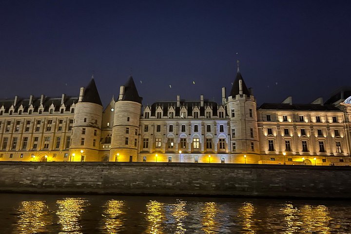Cruzeiro privado no Sena em Paris com Champagne, oferecendo vistas da Torre Eiffel e de Notre Dame, foto 27 | wizardtrip