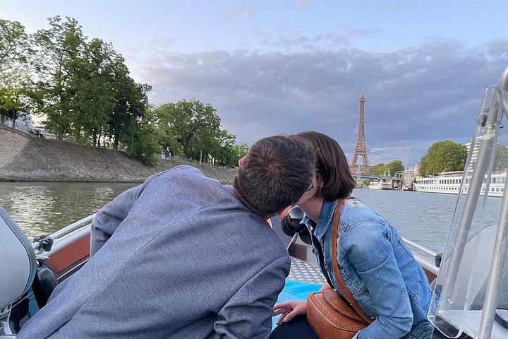 Cruzeiro privado no Sena em Paris com Champagne, oferecendo vistas da Torre Eiffel e de Notre Dame, foto 29 | wizardtrip