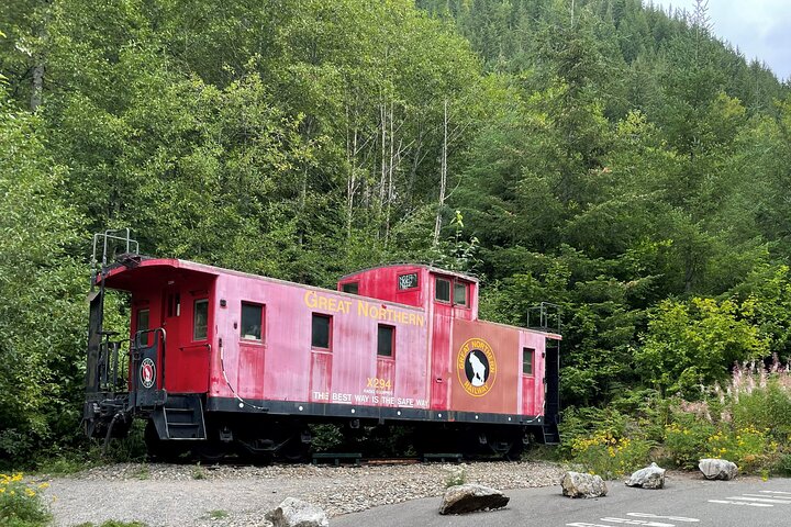 Scenic tour from Seattle to Leavenworth, featuring mountains, waterfalls, and Bavarian town, photo 26 | wizardtrip
