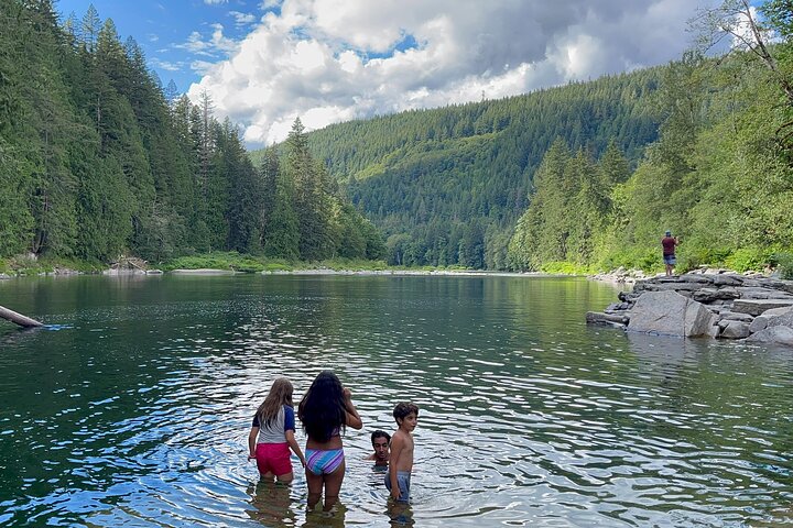 Scenic tour from Seattle to Leavenworth, featuring mountains, waterfalls, and Bavarian town, photo 33 | wizardtrip