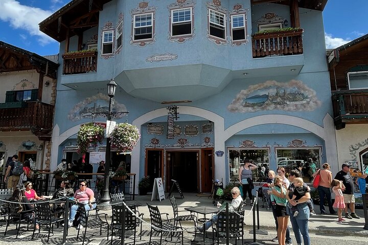Scenic tour from Seattle to Leavenworth, featuring mountains, waterfalls, and Bavarian town, photo 46 | wizardtrip