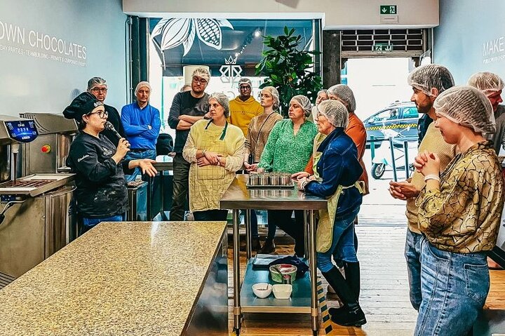 Praktisk belgisk chokladtillverkning i Bryssel, skapa praliner och chokladkakor, foto 10 | wizardtrip